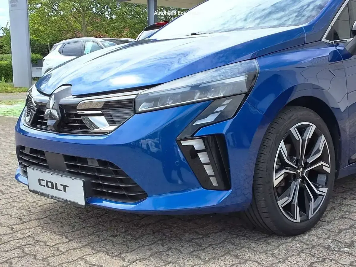 Neu Mitsubishi Colt Select 91 PS (66 kW) 2025 Blau Limousine