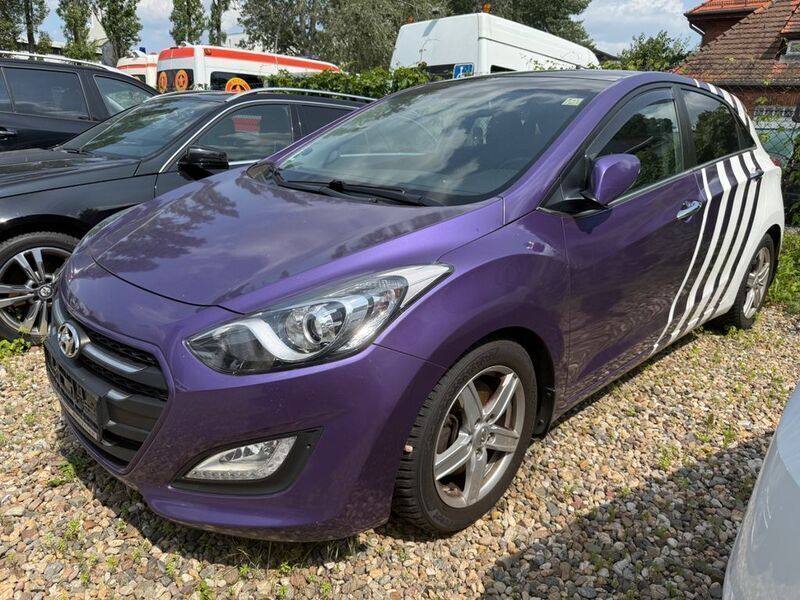 Weiß Gebraucht 2015 Hyundai i30 Style Limousine | 9.990 € (Fairer Preis) - Bild 1/3