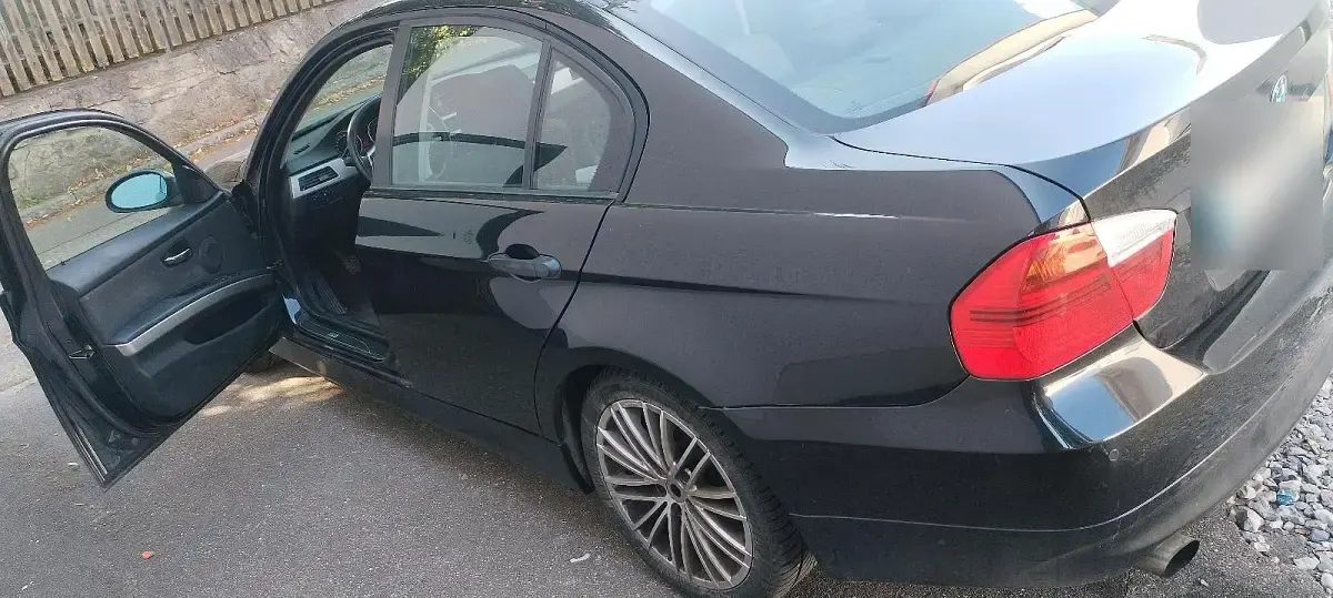Gebraucht BMW 320 150 PS (110 kW) 2005 Schwarz Limousine