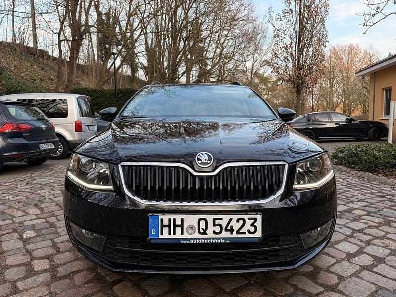 Second-hand Skoda Octavia Joy 179 CP (131 kW) 2016 Negru Hatchback