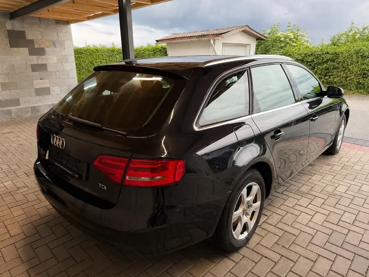 Gebraucht Audi A4 120 PS (88 kW) 2011 Schwarz Kombi