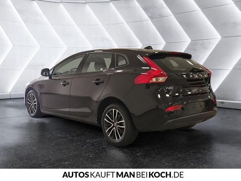Gebraucht Volvo V40 Business Edition 122 PS (89 kW) 2017 Onix black Kombi