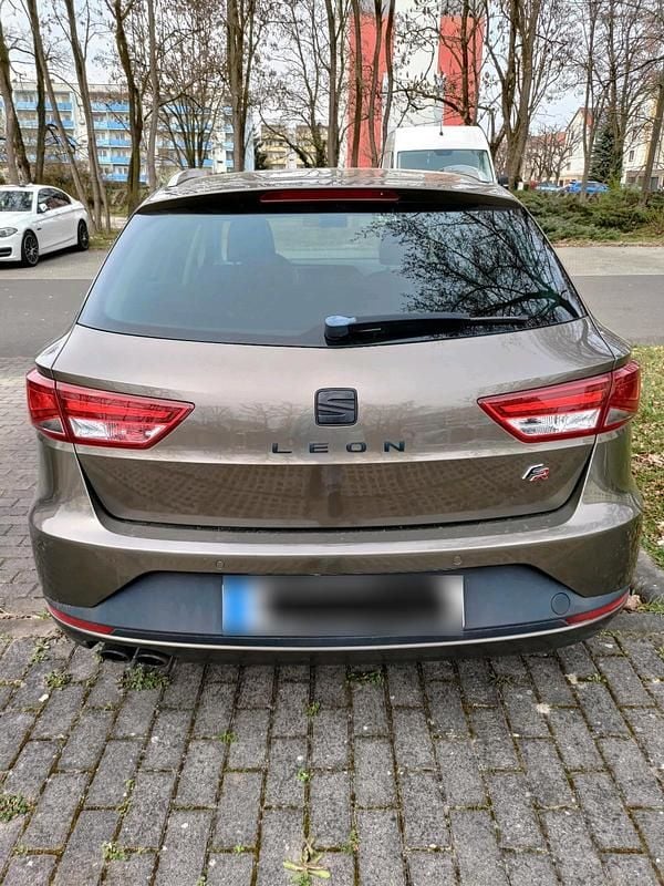 Gebraucht Seat Leon FR 180 PS (132 kW) 2015 Braun Kombi