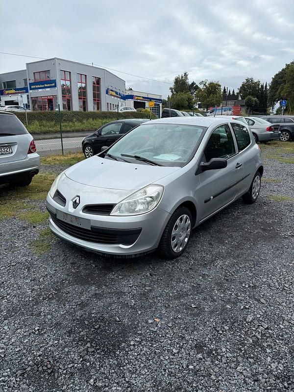 Grau Gebraucht 2007 Renault Clio III Limousine | 1.999 € (Guter Preis) - Bild 1/4