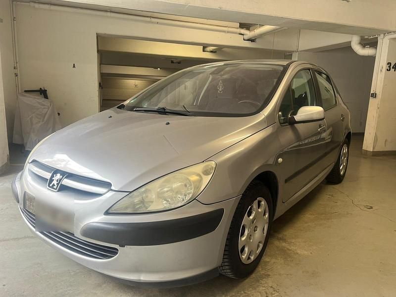 Grau Gebraucht 2003 Peugeot 307 Kleinwagen | 1.300 € - Bild 1/4