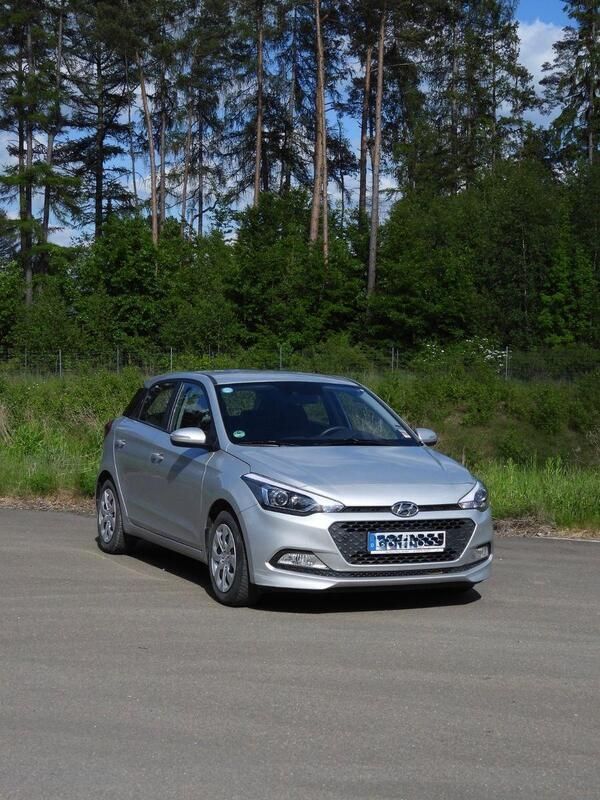 Silber Gebraucht 2017 Hyundai i20 Kleinwagen | 12.000 € (Guter Preis) - Bild 1/4