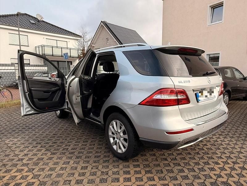 Gebraucht Mercedes ML250 204 PS (150 kW) 2015 Silber SUV
