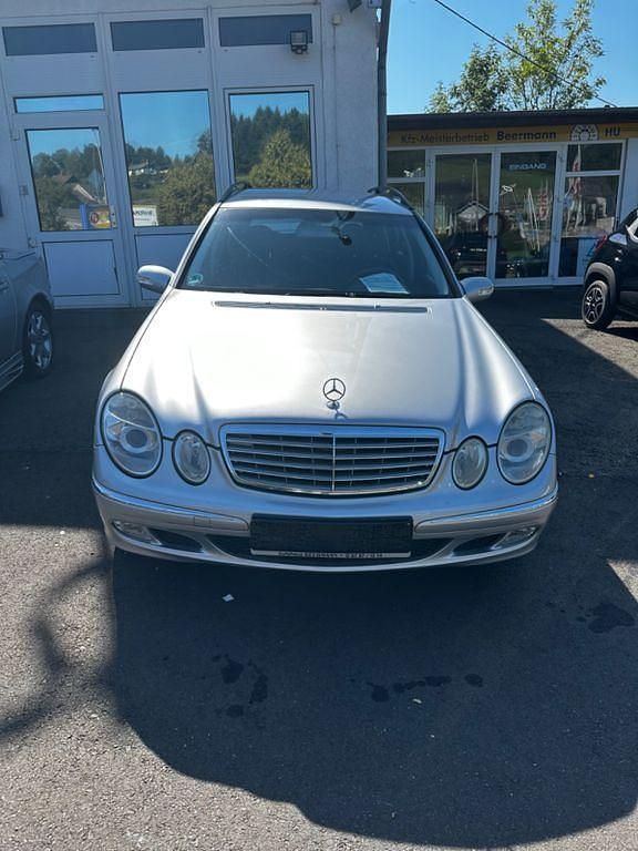 Silber Gebraucht 2004 Mercedes E280 Kombi | 4.990 € (Etwas zu teuer) - Bild 1/1
