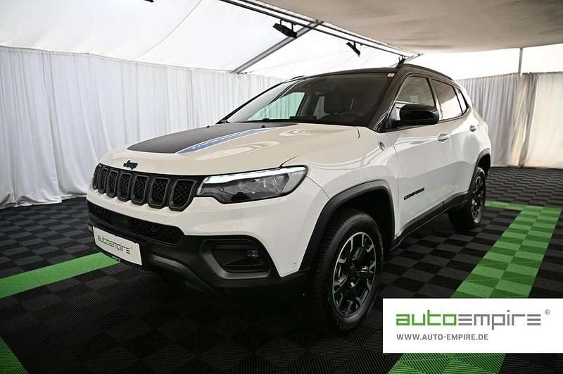 Gebraucht Jeep Compass Trailhawk 241 PS (177 kW) 2024 Weiß SUV