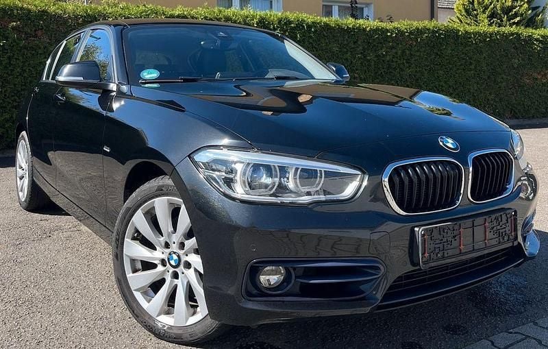 Schwarz Gebraucht 2018 BMW 120 Sport Line Kleinwagen | 12.580 € (Superpreis) - Bild 1/4