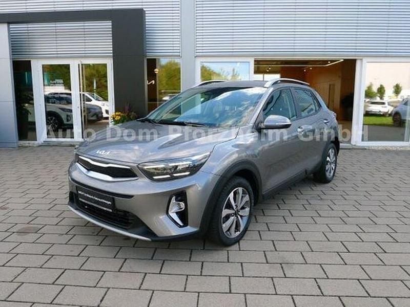 Astrograu met. (m7g) Gebraucht 2024 Kia Stonic Vision SUV | 20.490 € (Guter Preis) - Bild 1/4