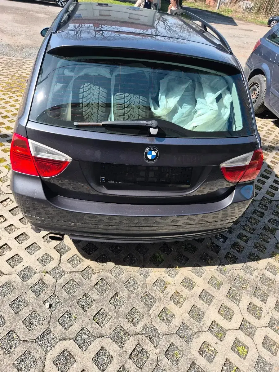Second-hand BMW 320 130 CP (95 kW) 2006 Negru Break