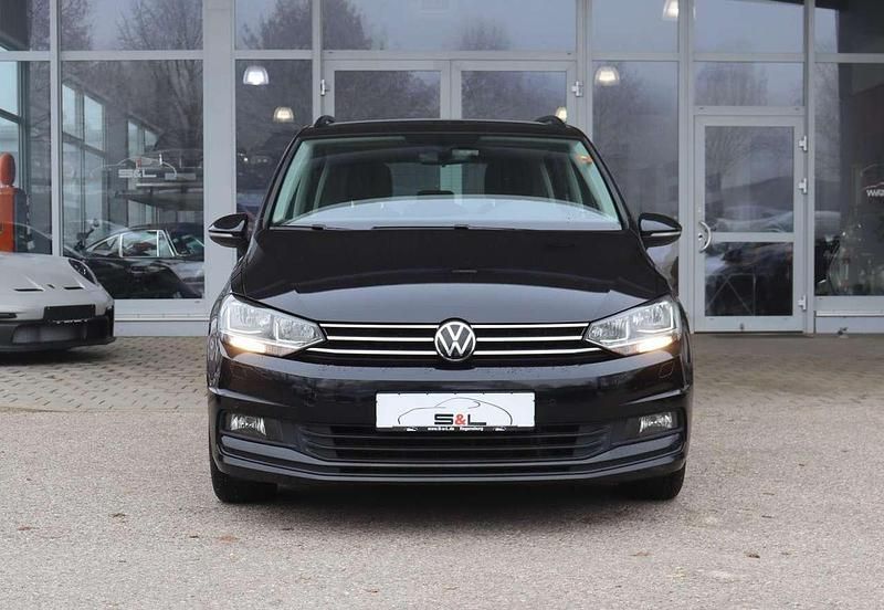 Gebraucht VW Touran 122 PS (89 kW) 2022 Deep black perleffekt Van / Kleinbus