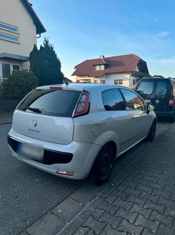 Gebraucht Fiat Punto Evo 77 PS (56 kW) 2011 Andere farben Kleinwagen