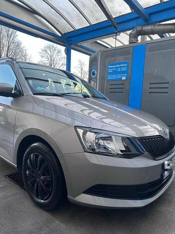 Grau Gebraucht 2017 Skoda Fabia Active Kombi | 6.600 € (Guter Preis) - Bild 1/4