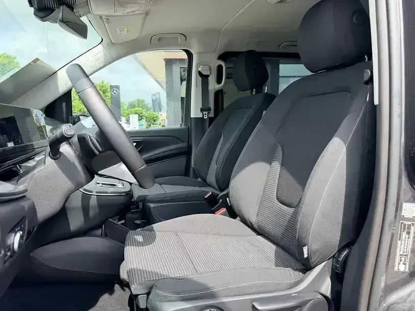 Gebraucht Mercedes EQV300 150 kW (204 PS) 2024 Grau Van / Kleinbus