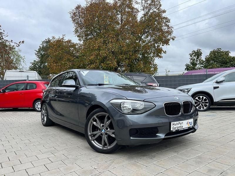 Grau Gebraucht 2014 BMW 116 Sport Line Kleinwagen | 6.900 € (Fairer Preis) - Bild 1/4