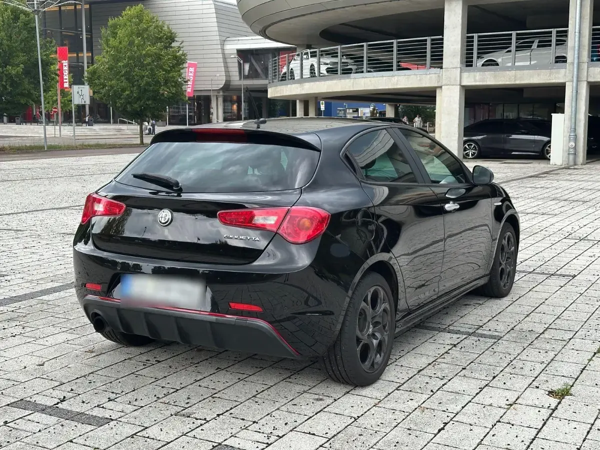 Gebraucht Alfa Romeo Giulietta 150 PS (110 kW) 2017 Schwarz Kleinwagen