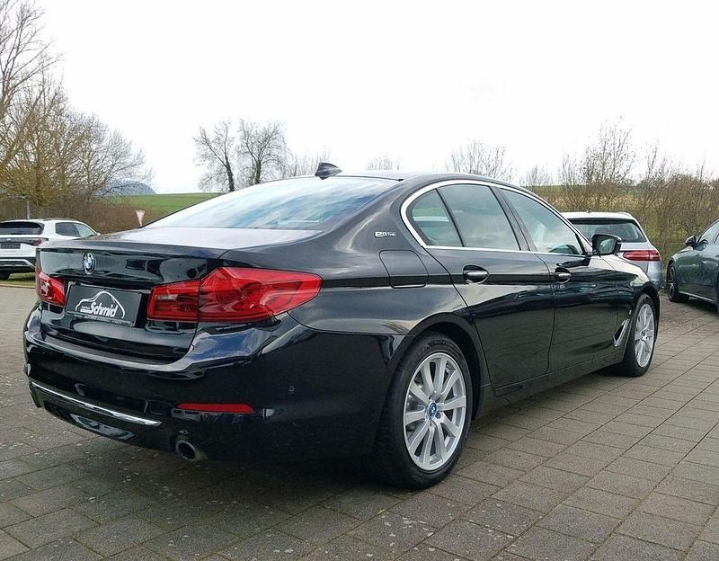 Gebraucht BMW 530e iPerformance 184 PS (135 kW) 2017 Black sapphire metallic Limousine