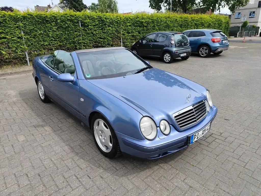 Gebraucht Mercedes CLK320 Elegance 218 PS (160 kW) 1999 Blau Cabrio
