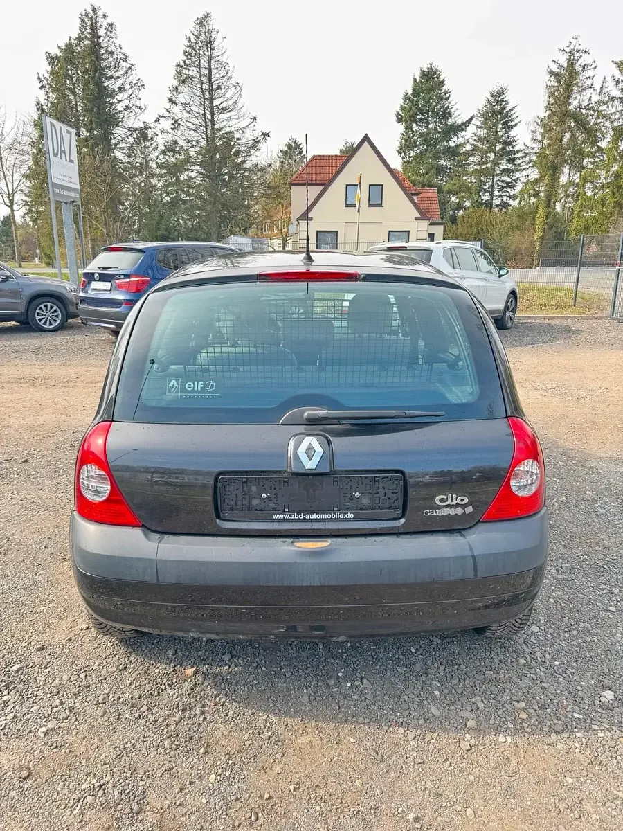 Second-hand Renault Clio II 75 CP (55 kW) 2006 Negru Berlinǎ