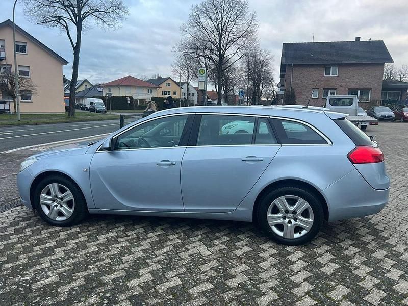 Gebraucht Opel Insignia Edition 140 PS (102 kW) 2013 Blau Kombi
