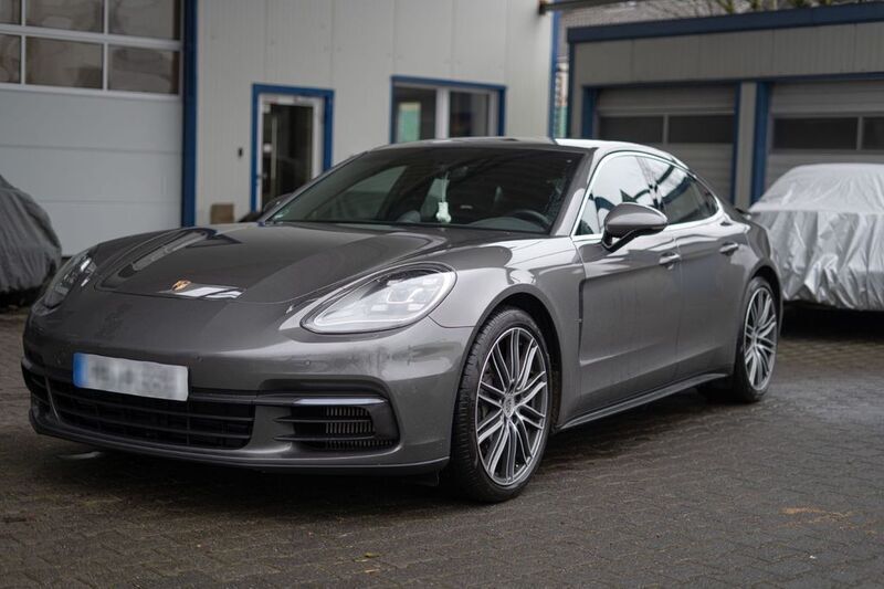 Grau Gebraucht 2016 Porsche Panamera 4S Limousine | 69.000 € - Bild 1/4