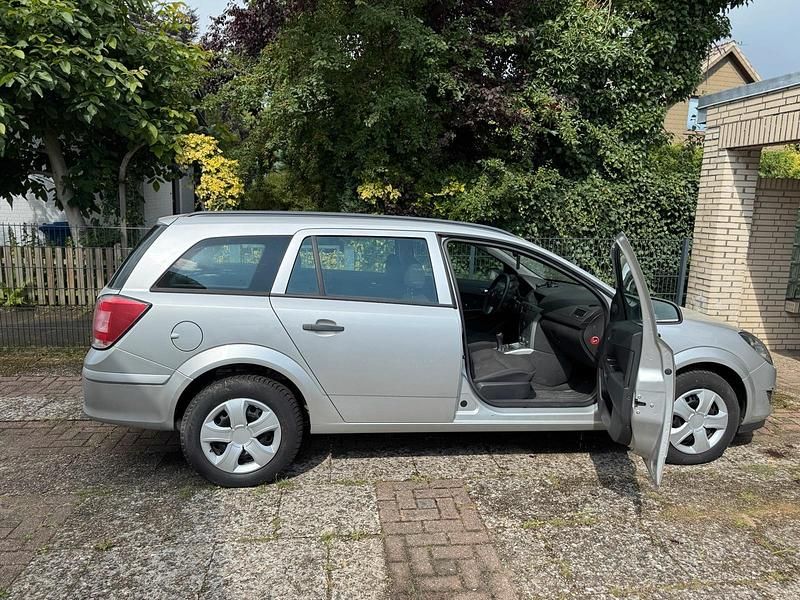 Gebraucht Opel Astra 2010 Grau Kombi