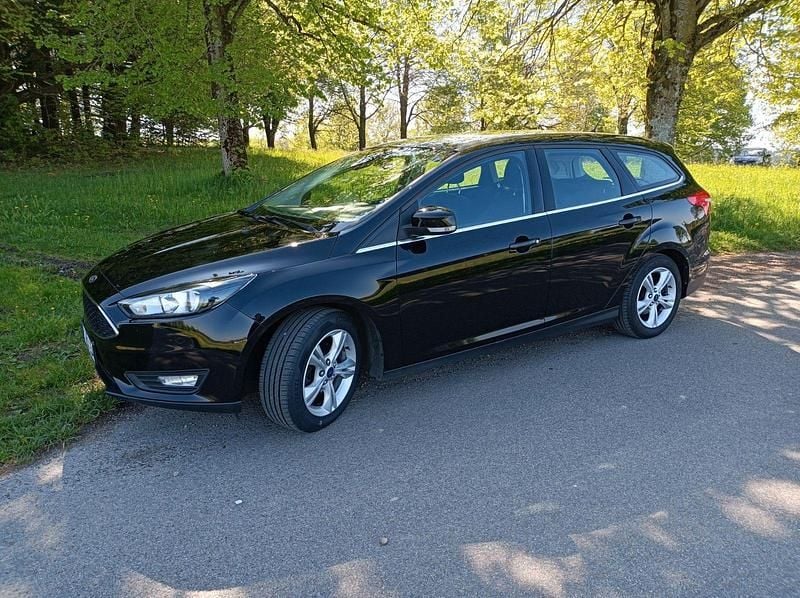 Schwarz Gebraucht 2016 Ford Focus Kombi | 6.900 € (Guter Preis) - Bild 1/4