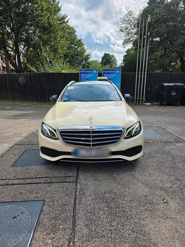 Beige Gebraucht 2018 Mercedes E200 Kombi | 11.000 € (Teuer) - Bild 1/4