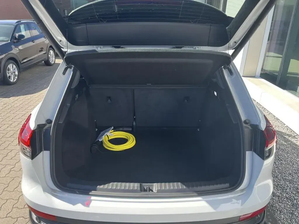 Second-hand Audi e-tron S-Line 250 kW (340 CP) 2024 Alb SUV