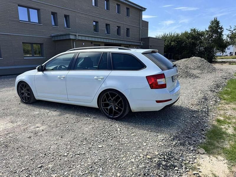 Gebraucht 2016 Skoda Octavia Joy Kombi | 25.000 € - Bild 1/4