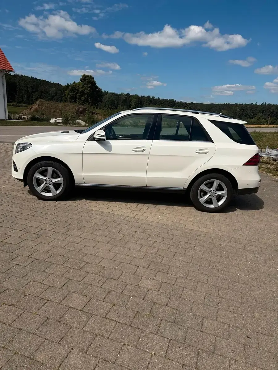 Gebraucht Mercedes GLE250 204 PS (150 kW) 2016 Weiß SUV