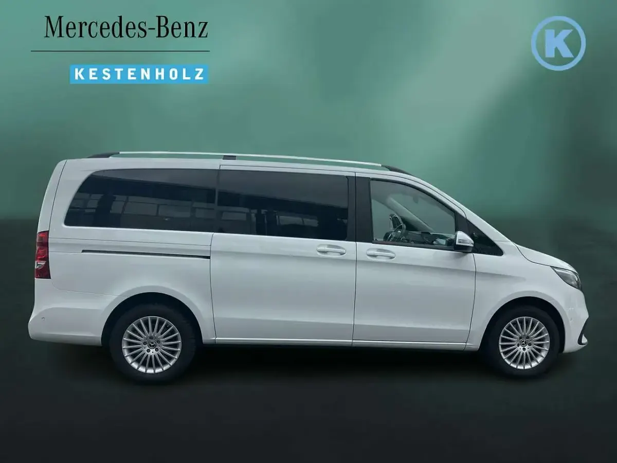 Gebraucht Mercedes V220 163 PS (119 kW) 2024 Weiß Van / Kleinbus