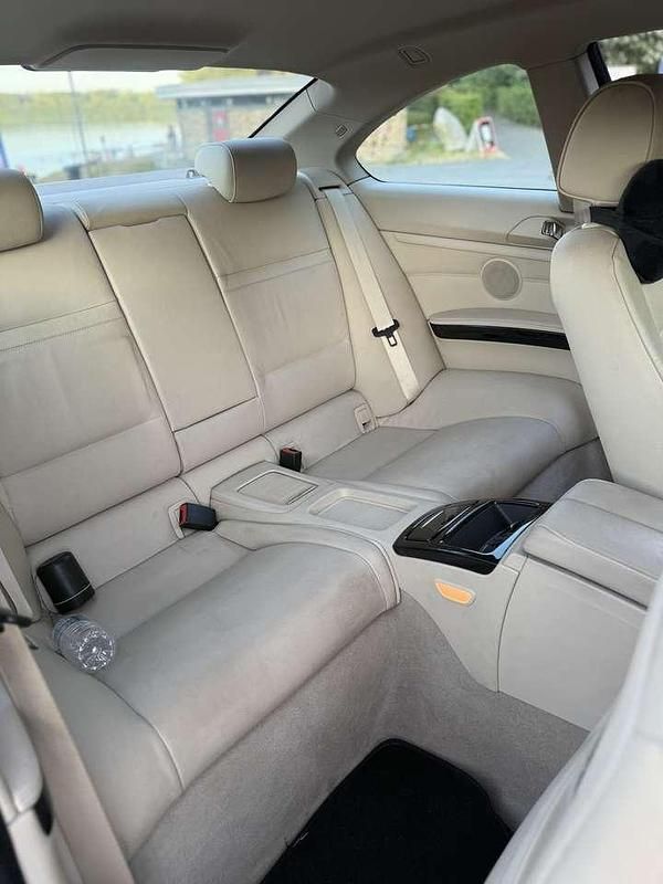 Schwarz Gebraucht 2010 BMW 320 Coupé | 6.800 € (Fairer Preis) - Bild 1/4