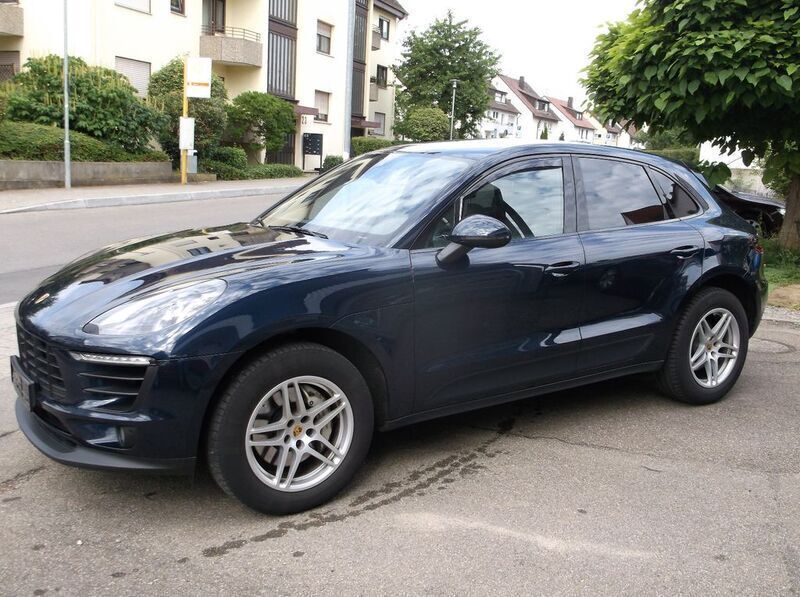 Blau Gebraucht 2017 Porsche Macan S SUV | 31.900 € (Superpreis) - Bild 1/4