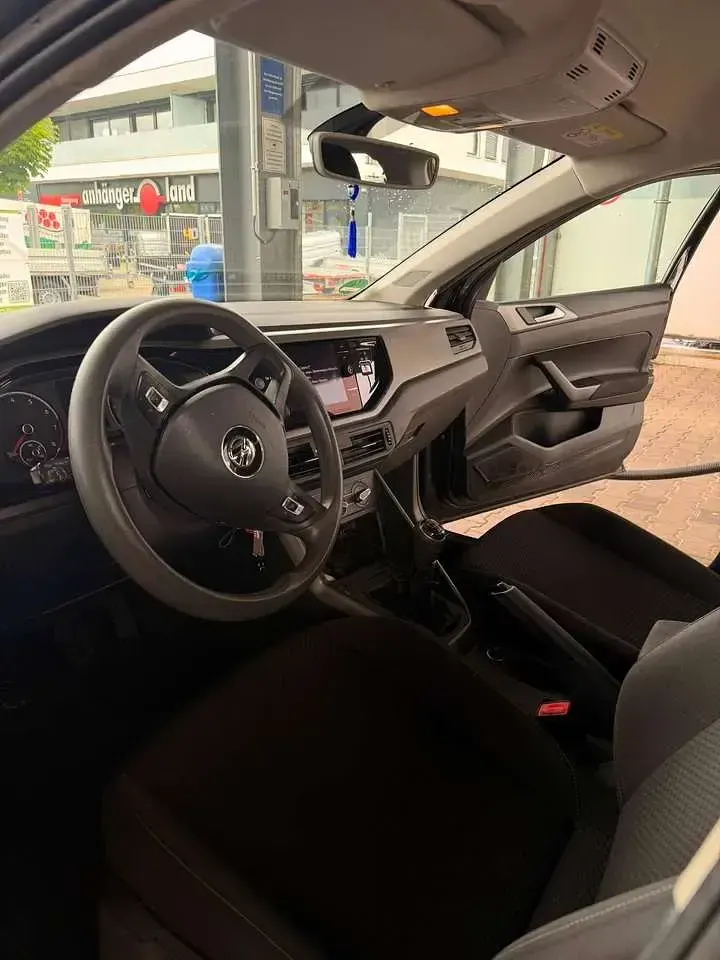 Gebraucht VW Polo Comfortline 75 PS (55 kW) 2018 Schwarz Kleinwagen