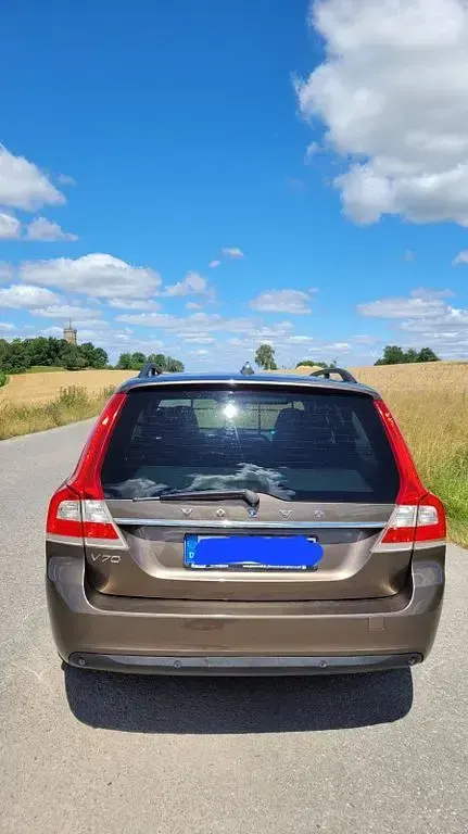 Gebraucht Volvo V70 Summum 179 PS (131 kW) 2013 Braun Kombi