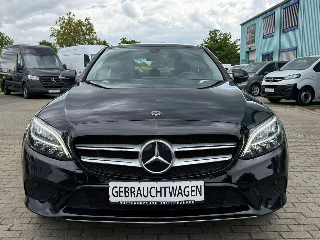 Gebraucht Mercedes C300e Avantgarde 306 PS (225 kW) 2020 Schwarz Limousine