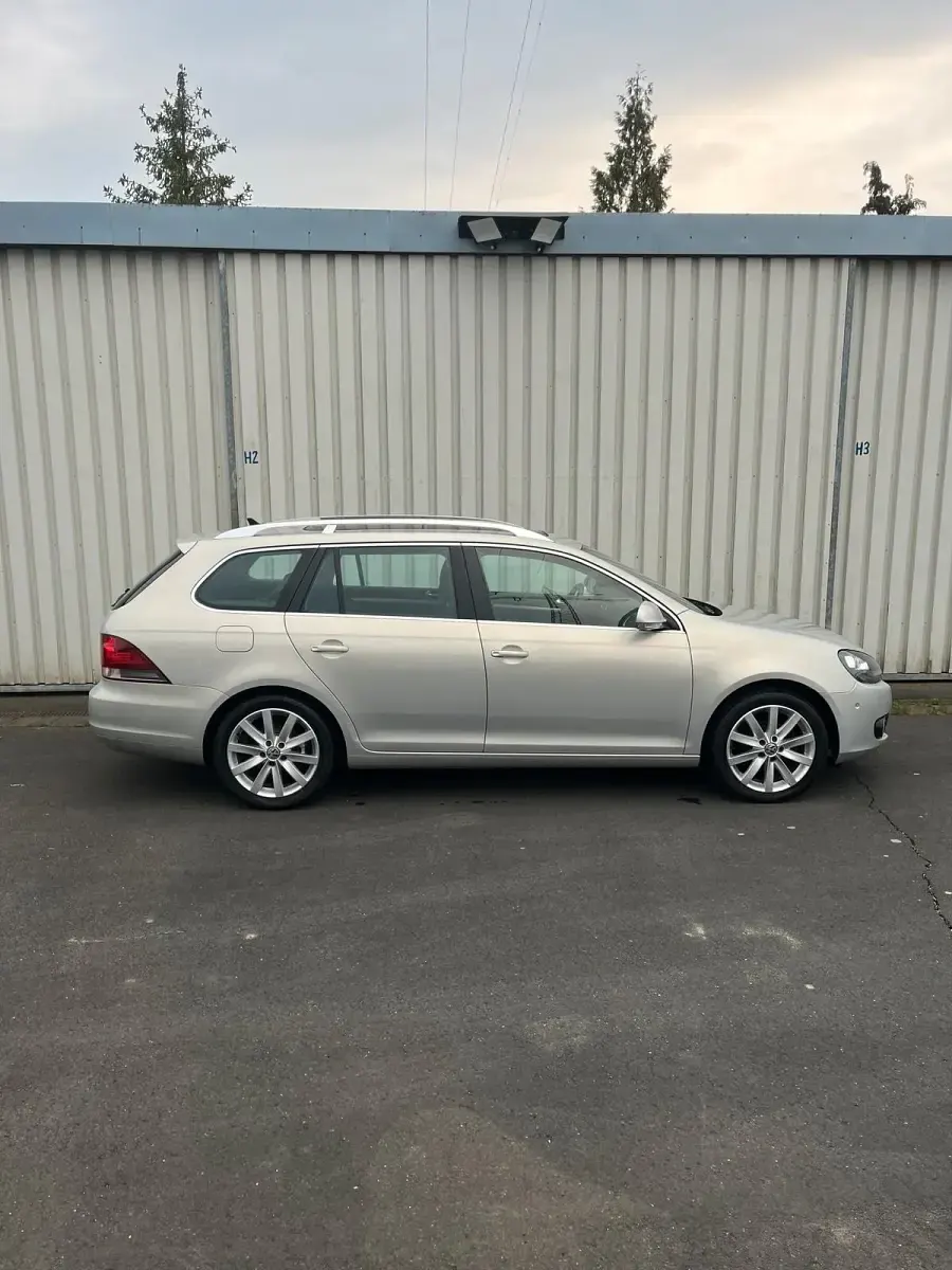 Gebraucht VW Golf VI 122 PS (89 kW) 2011 Silber Kleinwagen