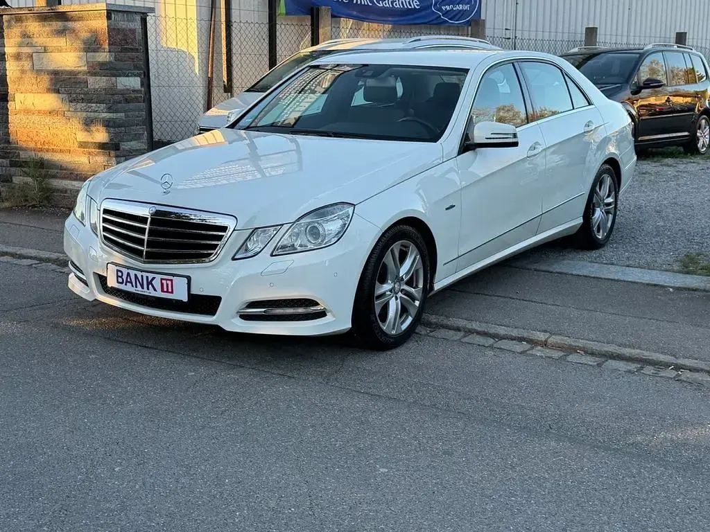 Second-hand Mercedes E200 184 CP (135 kW) 2011 Alb Berlinǎ
