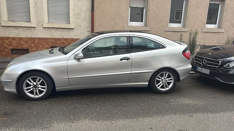 Grau Gebraucht 2001 Mercedes C230 Coupé | 1.500 € (Superpreis) - Bild 1/4