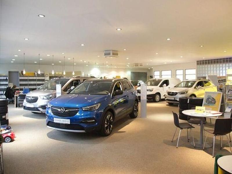 Gebraucht Opel Astra Edition 125 PS (91 kW) 2018 Braun Limousine