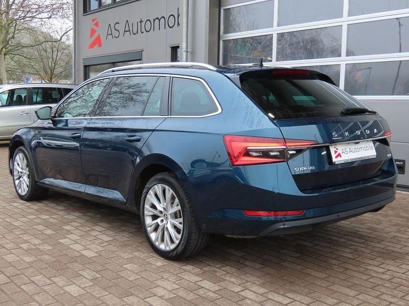 Gebraucht Skoda Superb Style 200 PS (147 kW) 2022 Modra lava/lava blau Kombi