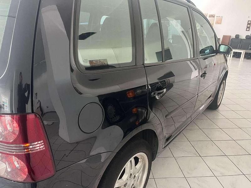 Gebraucht VW Touran Trendline 102 PS (75 kW) 2009 Deep black perleffekt Van / Kleinbus