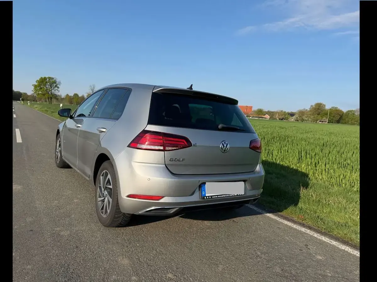 Gebraucht VW Golf VII Sound 110 PS (80 kW) 2018 Silber Limousine