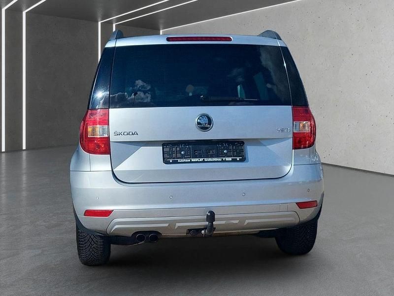 Gebraucht Skoda Yeti Joy 125 PS (91 kW) 2016 Silber SUV