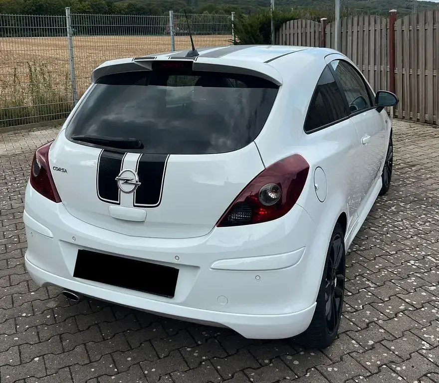 Gebraucht Opel Corsa 101 PS (74 kW) 2011 Weiß Kleinwagen