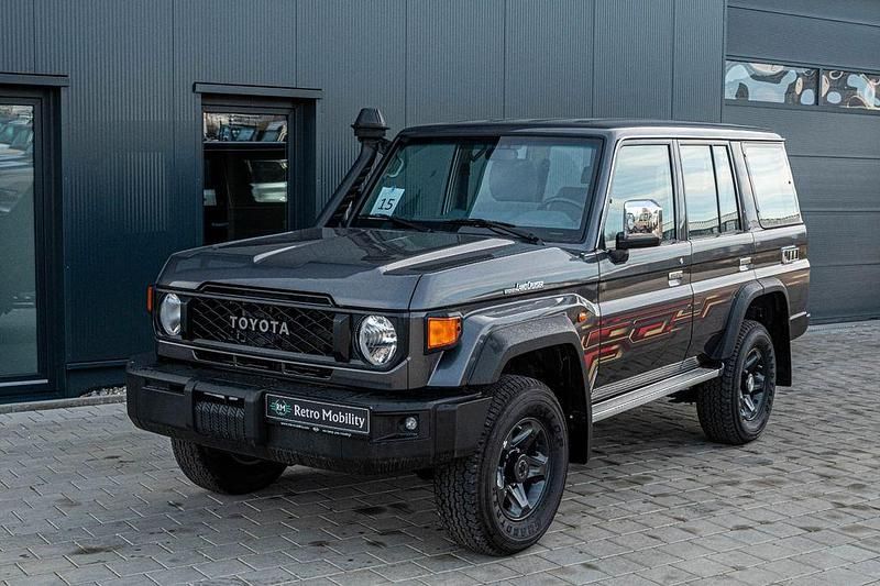Grau Neu 2025 Toyota Land Cruiser SUV | 75.900 € (Teuer) - Bild 1/4