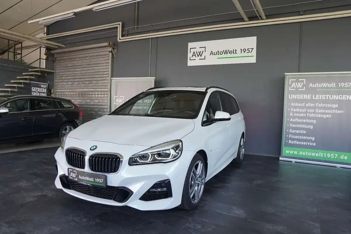Gebraucht BMW 220 Gran Tourer M Sport 190 PS (139 kW) 2022 Weiß Van / Kleinbus